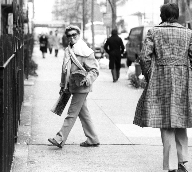 Katherine Hepburn carries firewood into her E. 49th St. home