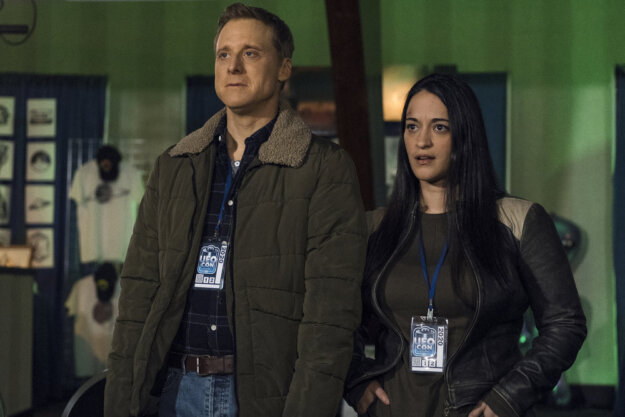 Alan Tudyk and Sarah Tomko of Resident Alien